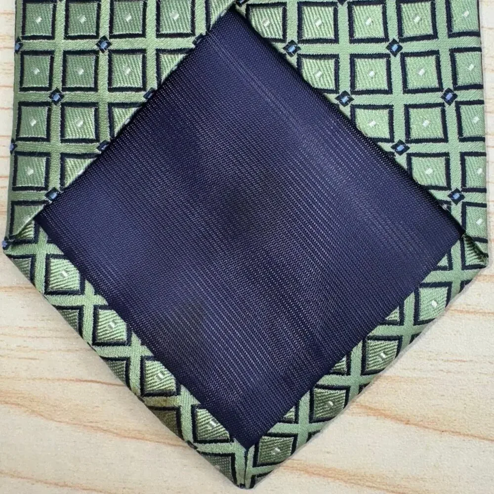 Izod Green 100% Silk Men’s Preppy Foulard Necktie 60